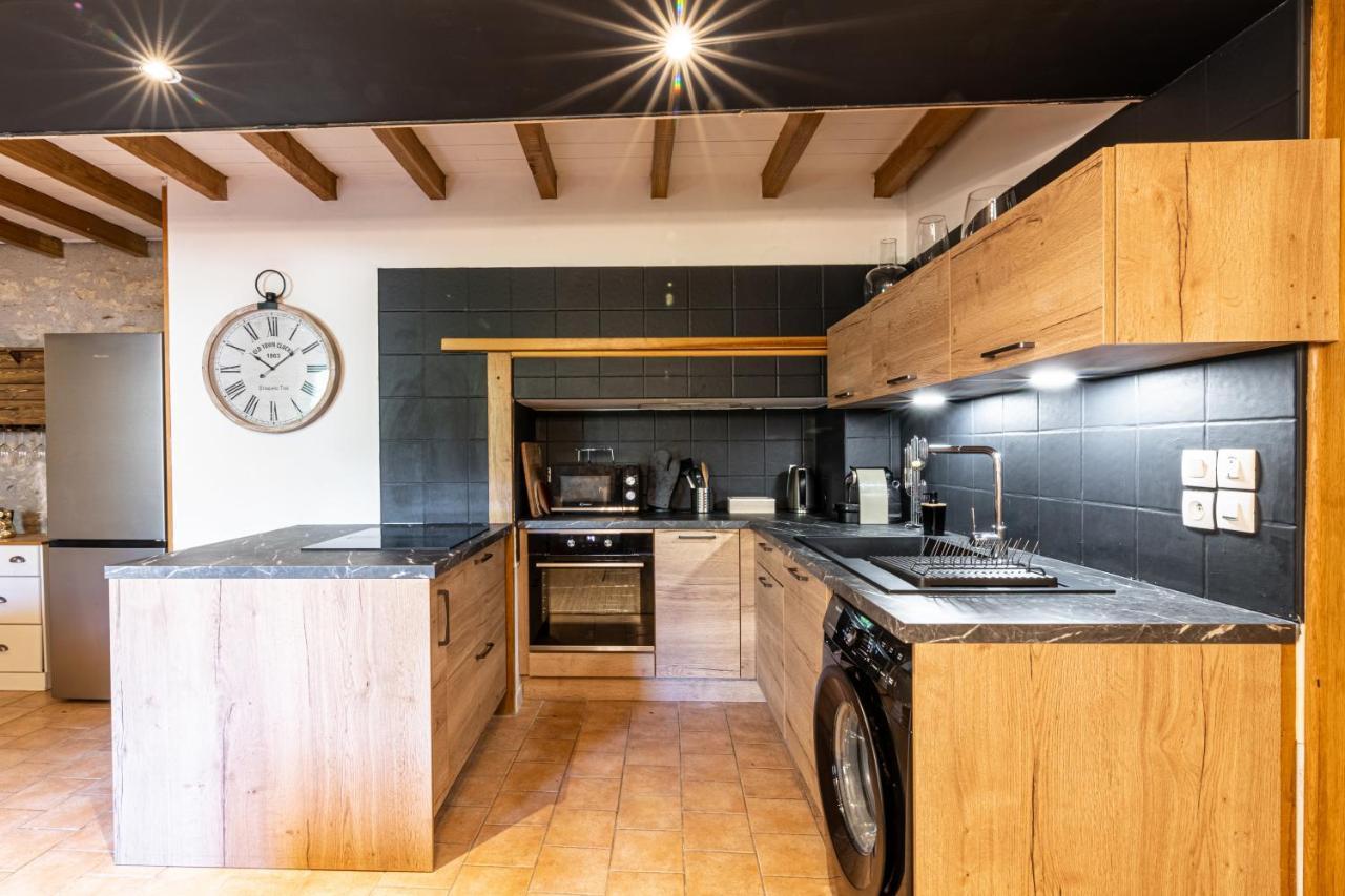 Superbe Appartement, Situe Au Coeur De La Ville. Auch Buitenkant foto
